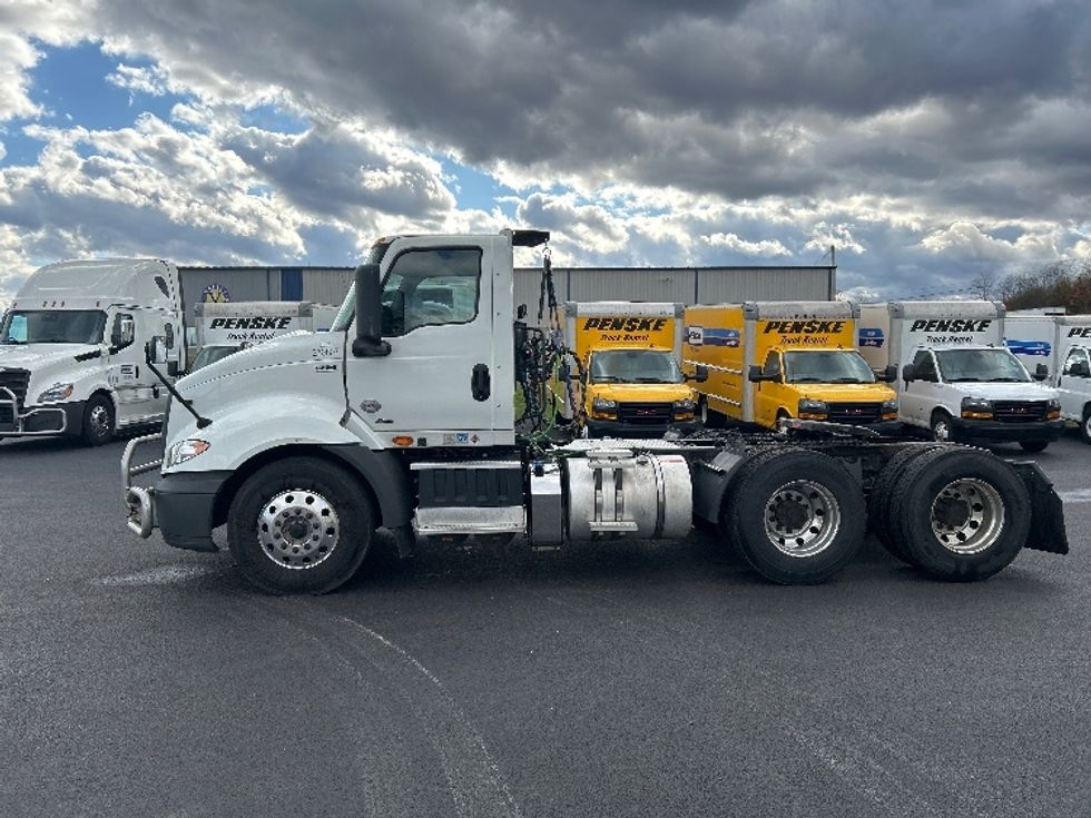 Day Cab Tractor-Heavy Duty Tractors-International-2019-RH613-Duncansville-PA-368,617\n\t\tmiles-$ 22,250 - Image 4