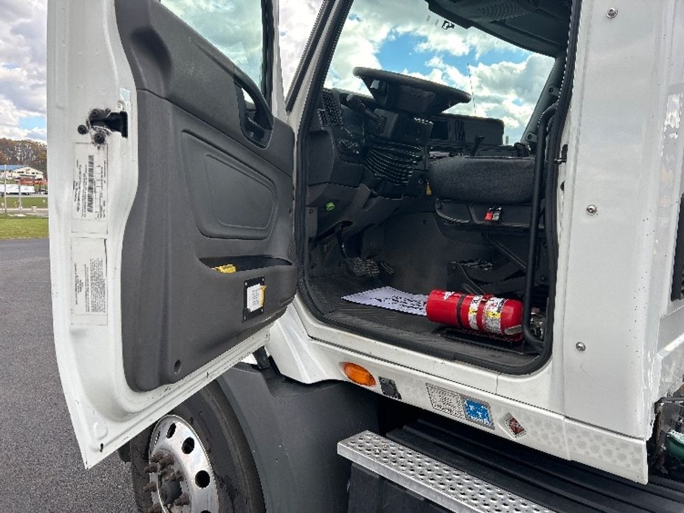 Day Cab Tractor-Heavy Duty Tractors-International-2019-RH613-Duncansville-PA-368,617\n\t\tmiles-$ 22,250 - Image 9