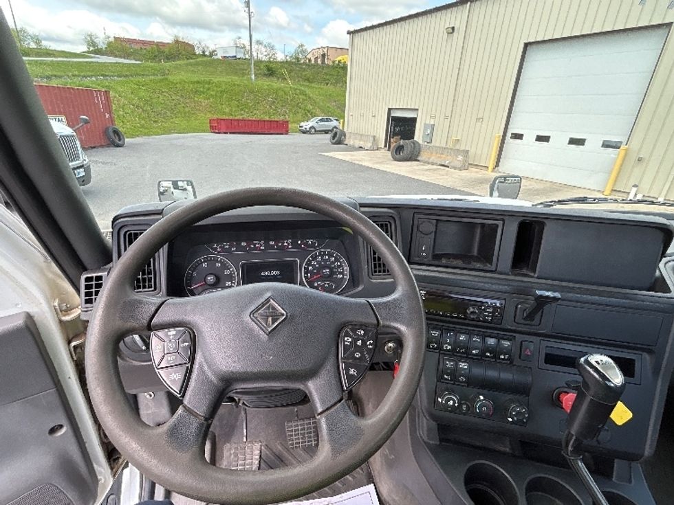 Day Cab Tractor-Heavy Duty Tractors-International-2019-RH613-Duncansville-PA-429,968\n\t\tmiles-$ 22,750 - Image 11