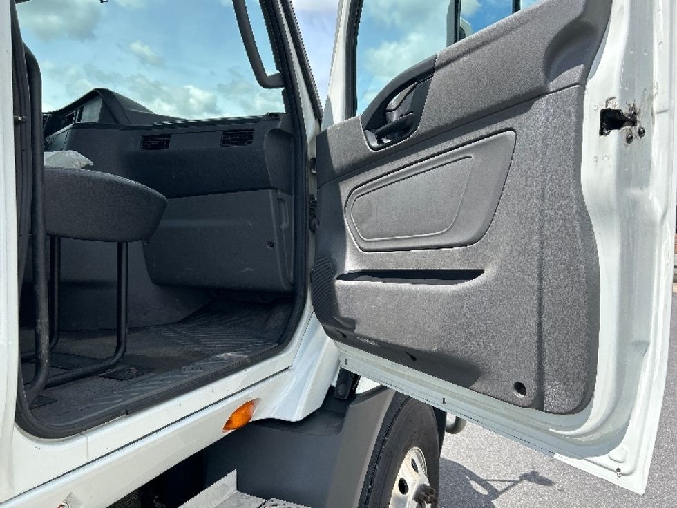 Day Cab Tractor-Heavy Duty Tractors-International-2019-RH613-Duncansville-PA-429,968\n\t\tmiles-$ 22,750 - Image 12