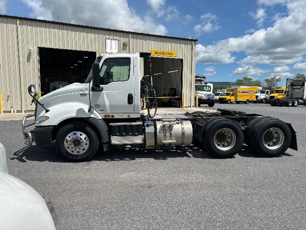 Day Cab Tractor-Heavy Duty Tractors-International-2019-RH613-Duncansville-PA-429,968\n\t\tmiles-$ 22,750 - Image 4