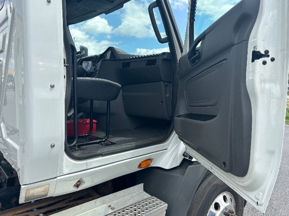 Day Cab Tractor-Heavy Duty Tractors-International-2019-RH613-Duncansville-PA-431,628\n\t\tmiles-$ 22,750 - Image 12
