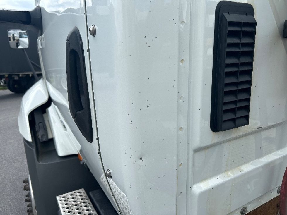 Day Cab Tractor-Heavy Duty Tractors-International-2019-RH613-Duncansville-PA-431,628\n\t\tmiles-$ 22,750 - Image 17