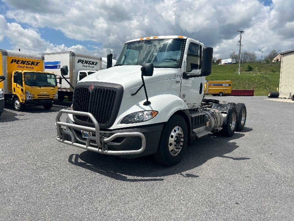 Day Cab Tractor-Heavy Duty Tractors-International-2019-RH613-Duncansville-PA-431,628\n\t\tmiles-$ 22,750 - Image 3