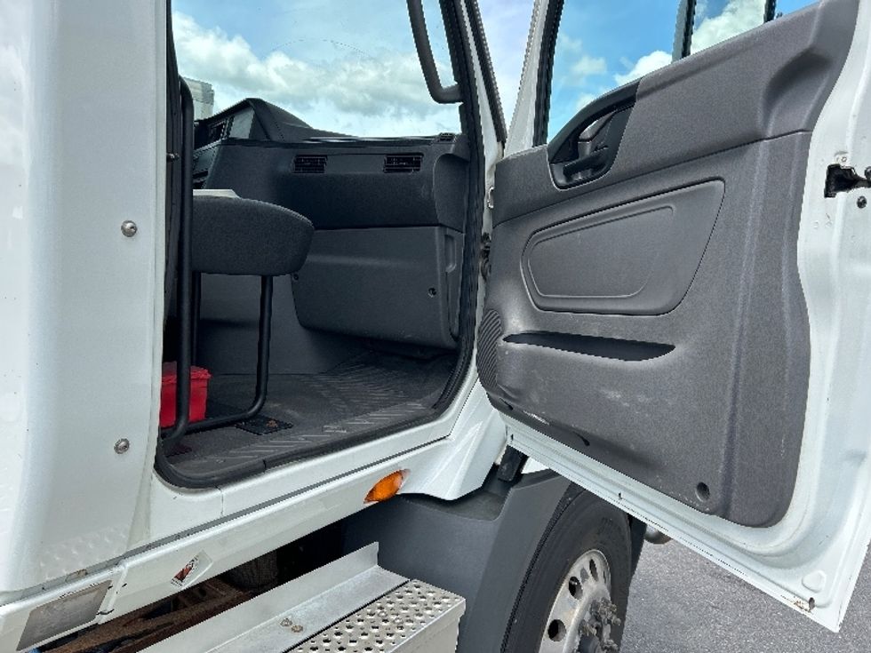 Day Cab Tractor-Heavy Duty Tractors-International-2019-RH613-Duncansville-PA-453,387\n\t\tmiles-$ 22,750 - Image 12