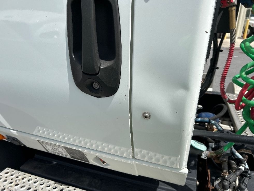 Day Cab Tractor-Heavy Duty Tractors-International-2019-RH613-Duncansville-PA-453,387\n\t\tmiles-$ 22,750 - Image 17