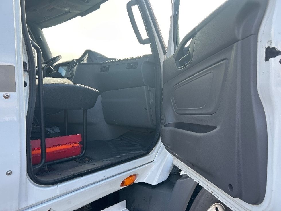 Day Cab Tractor-Heavy Duty Tractors-International-2019-RH613-Duncansville-PA-482,461\n\t\tmiles-$ 22,750 - Image 12