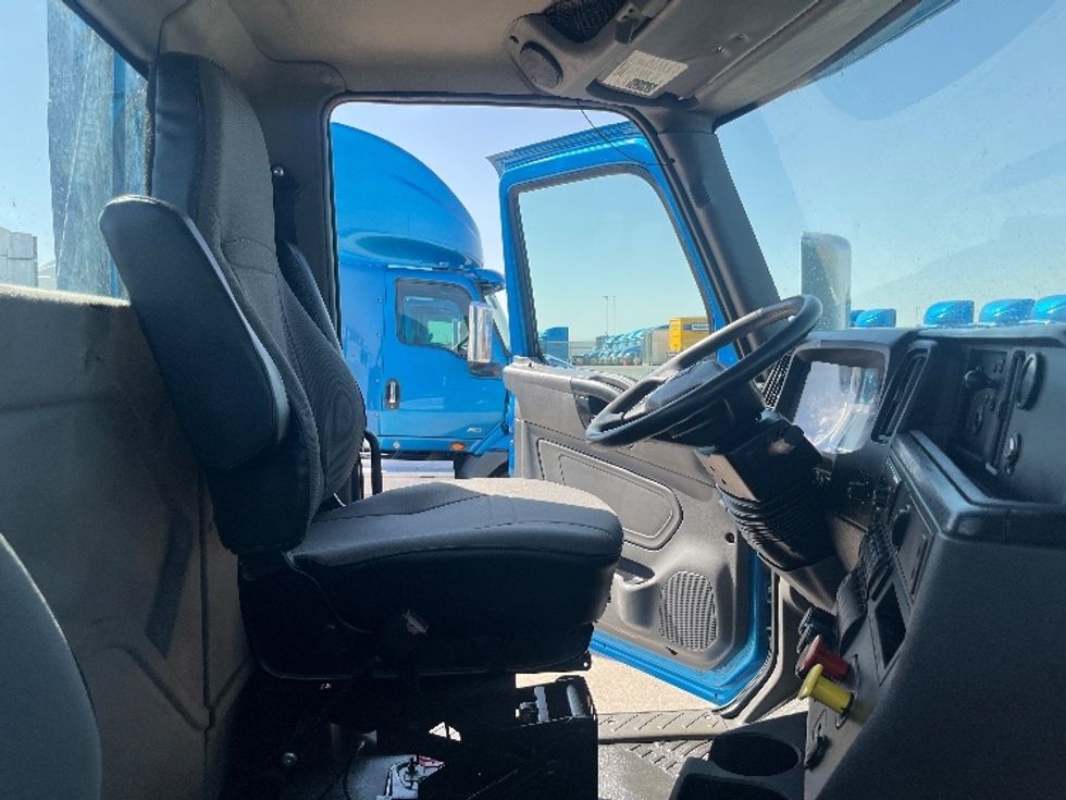 Day Cab Tractor-Heavy Duty Tractors-International-2019-RH613-El Paso-TX-166,411\n\t\tmiles-$ 31,000 - Image 14