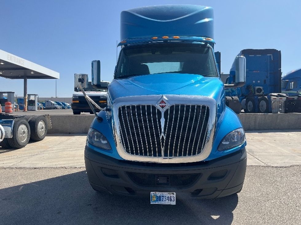 Day Cab Tractor-Heavy Duty Tractors-International-2019-RH613-El Paso-TX-166,411\n\t\tmiles-$ 31,000 - Image 2