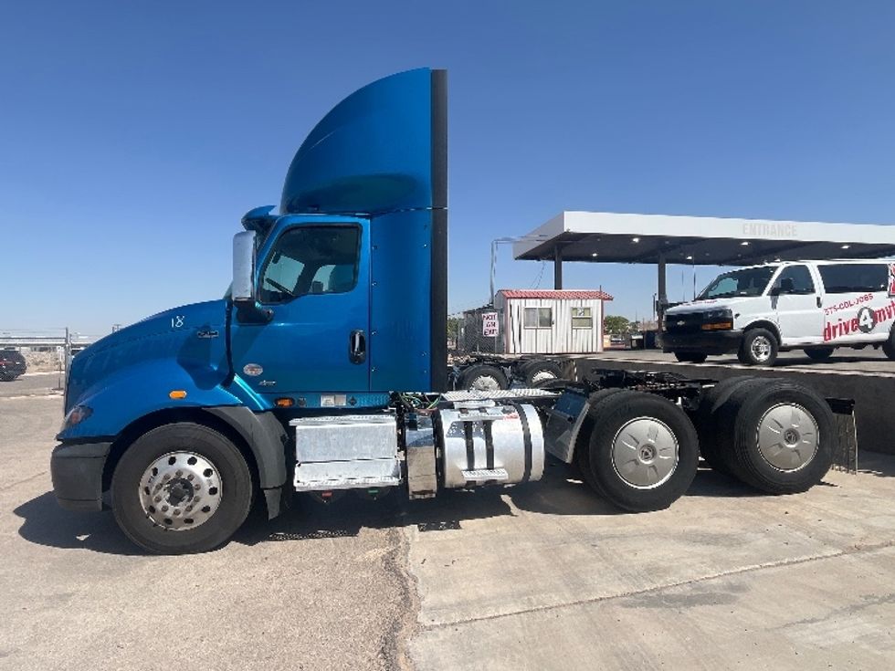 Day Cab Tractor-Heavy Duty Tractors-International-2019-RH613-El Paso-TX-166,411\n\t\tmiles-$ 31,000 - Image 4