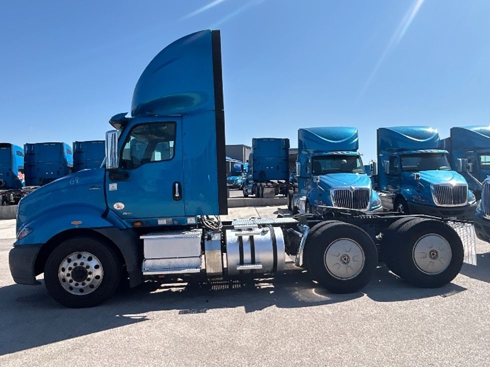 Day Cab Tractor-Heavy Duty Tractors-International-2019-RH613-El Paso-TX-174,220\n\t\tmiles-$ 31,000 - Image 4