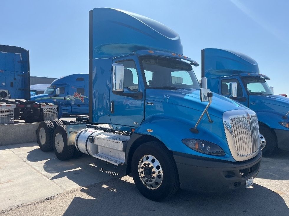 Day Cab Tractor-Heavy Duty Tractors-International-2019-RH613-El Paso-TX-176,252\n\t\tmiles-$ 31,000 - Image 1