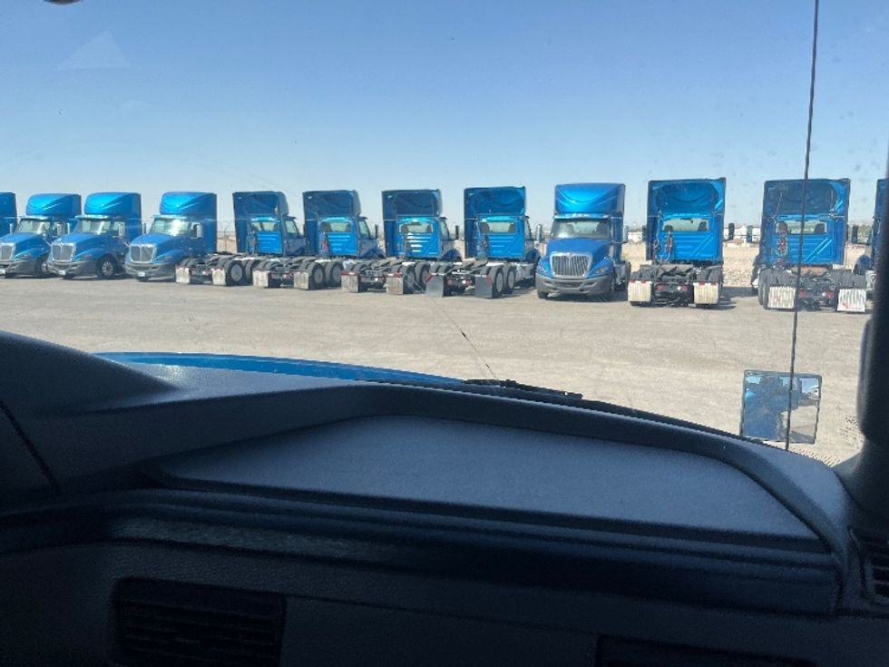 Day Cab Tractor-Heavy Duty Tractors-International-2019-RH613-El Paso-TX-176,252\n\t\tmiles-$ 31,000 - Image 13
