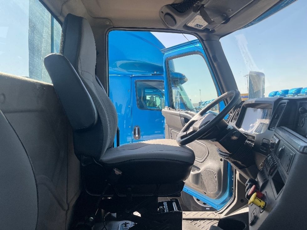 Day Cab Tractor-Heavy Duty Tractors-International-2019-RH613-El Paso-TX-176,252\n\t\tmiles-$ 31,000 - Image 14
