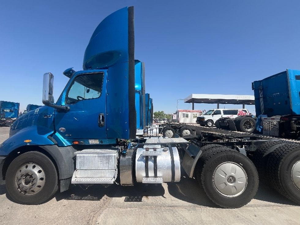 Day Cab Tractor-Heavy Duty Tractors-International-2019-RH613-El Paso-TX-176,252\n\t\tmiles-$ 31,000 - Image 4