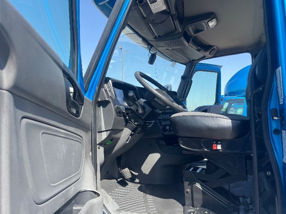 Day Cab Tractor-Heavy Duty Tractors-International-2019-RH613-El Paso-TX-176,252\n\t\tmiles-$ 31,000 - Image 9