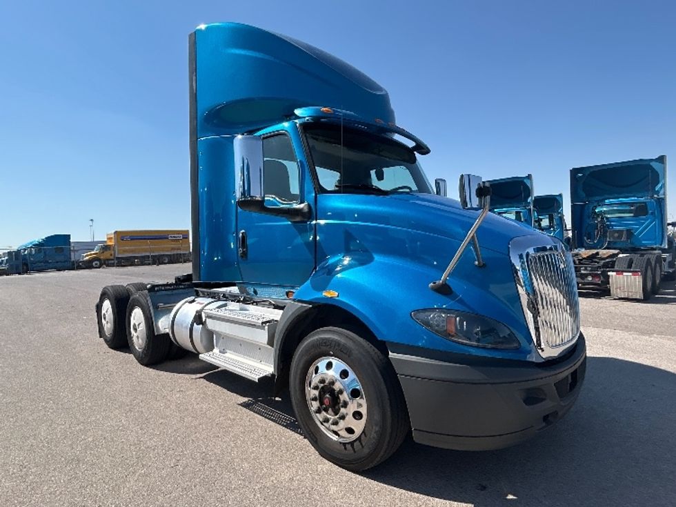 Day Cab Tractor-Heavy Duty Tractors-International-2019-RH613-El Paso-TX-189,901\n\t\tmiles-$ 31,000 - Image 1