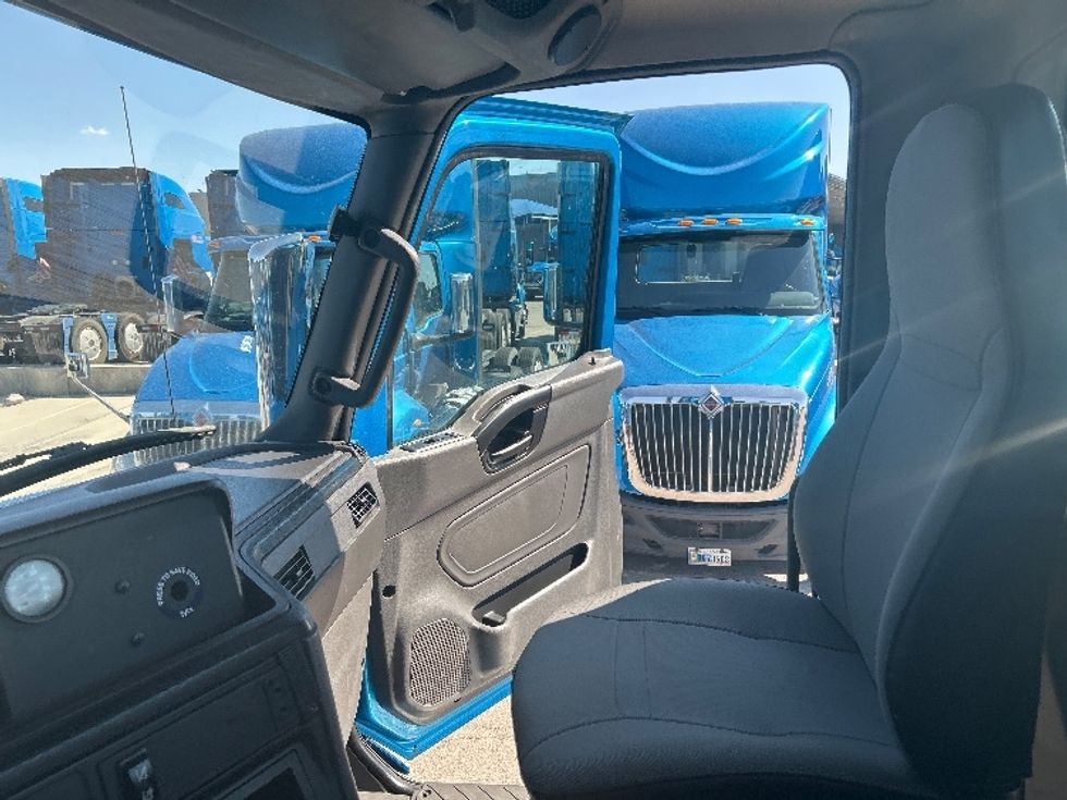 Day Cab Tractor-Heavy Duty Tractors-International-2019-RH613-El Paso-TX-189,901\n\t\tmiles-$ 31,000 - Image 10