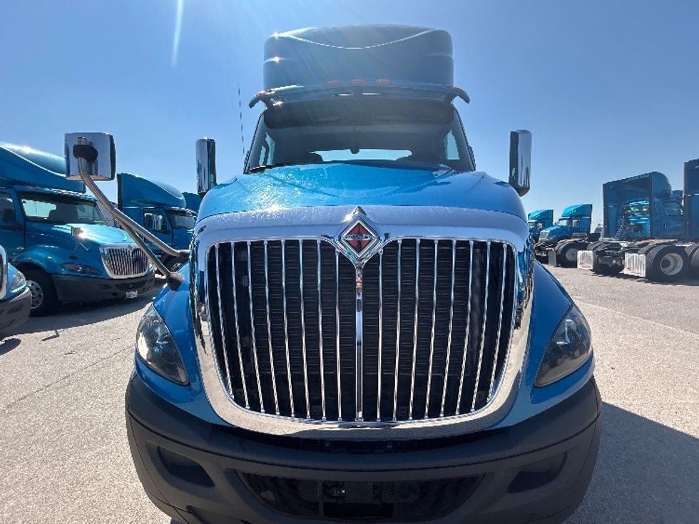 Day Cab Tractor-Heavy Duty Tractors-International-2019-RH613-El Paso-TX-189,901\n\t\tmiles-$ 31,000 - Image 2