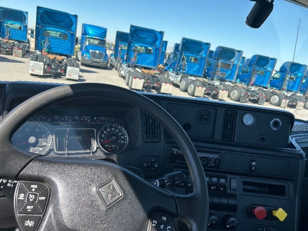 Day Cab Tractor-Heavy Duty Tractors-International-2019-RH613-El Paso-TX-192,913\n\t\tmiles-$ 31,000 - Image 11