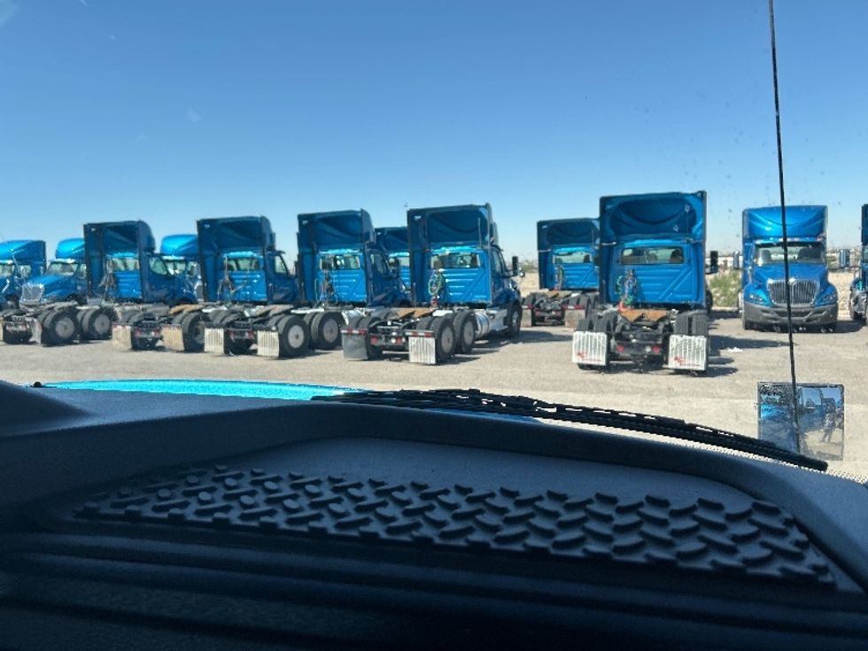 Day Cab Tractor-Heavy Duty Tractors-International-2019-RH613-El Paso-TX-192,913\n\t\tmiles-$ 31,000 - Image 13