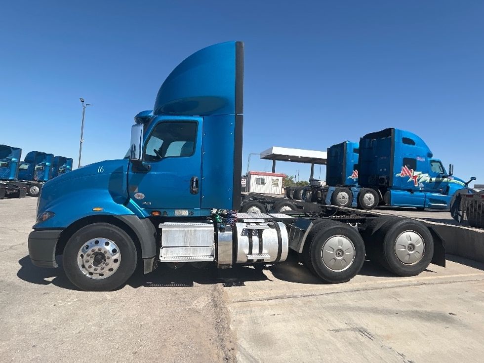 Day Cab Tractor-Heavy Duty Tractors-International-2019-RH613-El Paso-TX-192,913\n\t\tmiles-$ 31,000 - Image 4