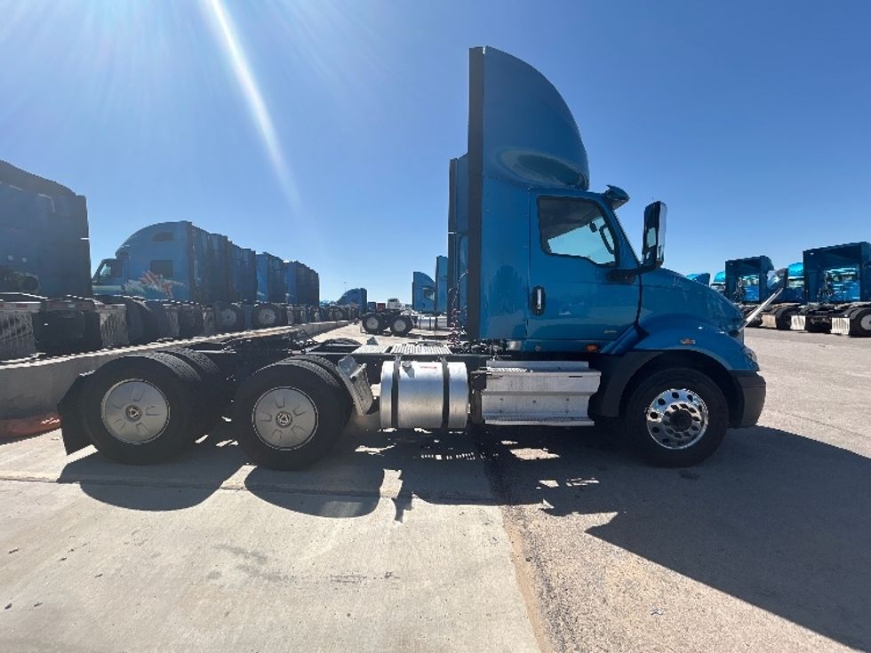 Day Cab Tractor-Heavy Duty Tractors-International-2019-RH613-El Paso-TX-192,913\n\t\tmiles-$ 31,000 - Image 8