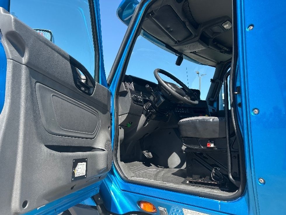 Day Cab Tractor-Heavy Duty Tractors-International-2019-RH613-El Paso-TX-192,913\n\t\tmiles-$ 31,000 - Image 9