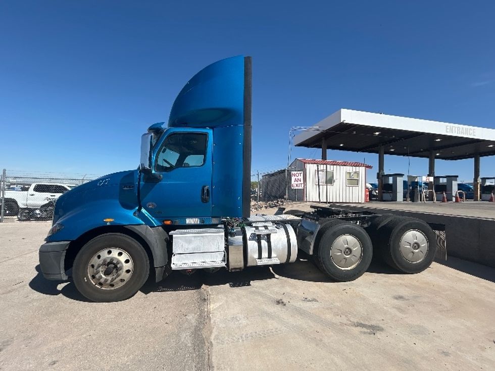 Day Cab Tractor-Heavy Duty Tractors-International-2019-RH613-El Paso-TX-240,133\n\t\tmiles-$ 31,000 - Image 4