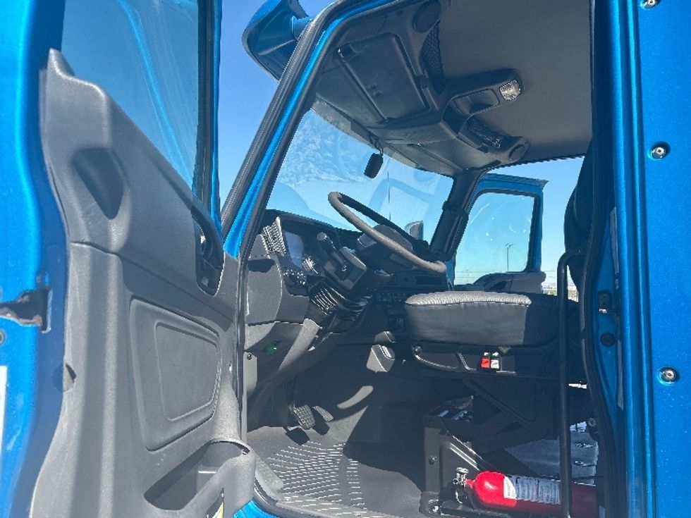 Day Cab Tractor-Heavy Duty Tractors-International-2019-RH613-El Paso-TX-240,133\n\t\tmiles-$ 31,000 - Image 9