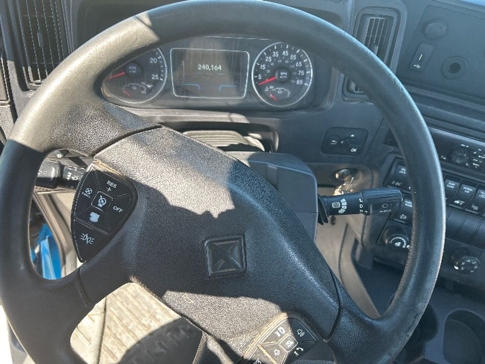 Day Cab Tractor-Heavy Duty Tractors-International-2019-RH613-El Paso-TX-240,158\n\t\tmiles-$ 31,000 - Image 11