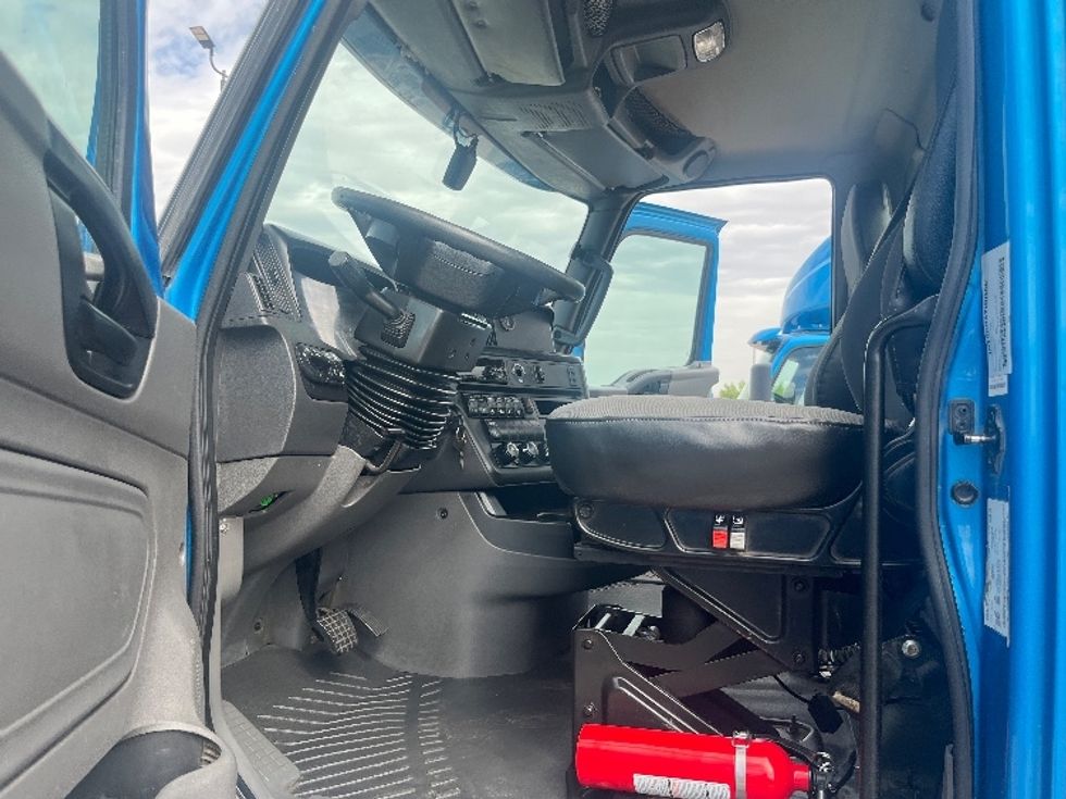 Day Cab Tractor-Heavy Duty Tractors-International-2019-RH613-El Paso-TX-242,268\n\t\tmiles-$ 31,000 - Image 9