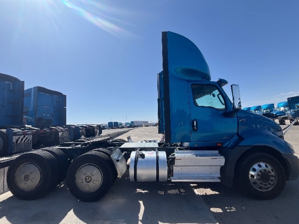Day Cab Tractor-Heavy Duty Tractors-International-2019-RH613-El Paso-TX-243,840\n\t\tmiles-$ 31,000 - Image 8