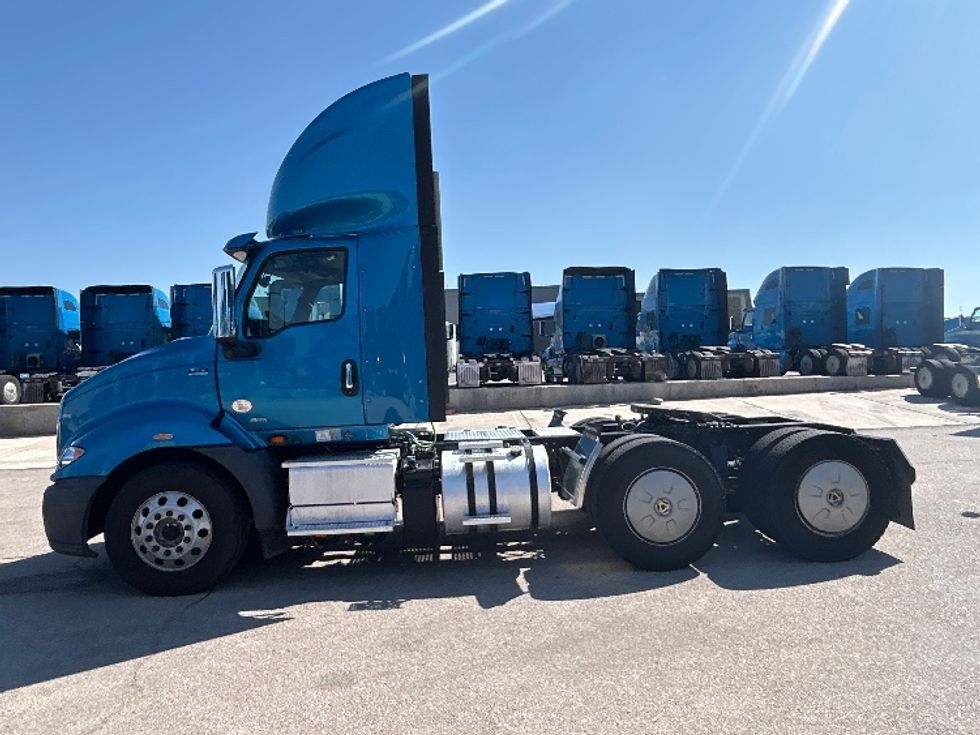 Day Cab Tractor-Heavy Duty Tractors-International-2019-RH613-El Paso-TX-249,285\n\t\tmiles-$ 31,000 - Image 4