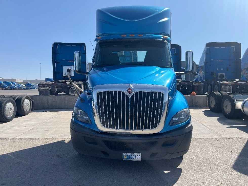 Day Cab Tractor-Heavy Duty Tractors-International-2019-RH613-El Paso-TX-271,309\n\t\tmiles-$ 31,000 - Image 2