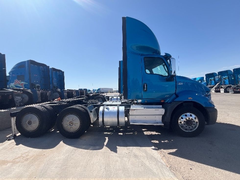 Day Cab Tractor-Heavy Duty Tractors-International-2019-RH613-El Paso-TX-271,309\n\t\tmiles-$ 31,000 - Image 8