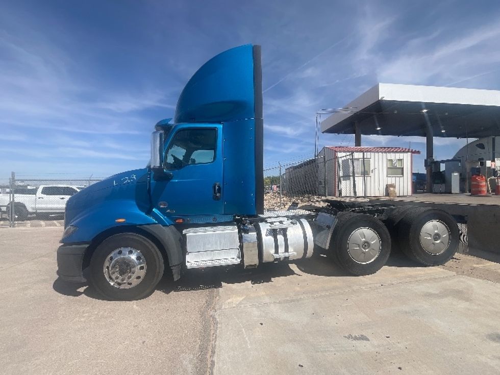 Day Cab Tractor-Heavy Duty Tractors-International-2019-RH613-El Paso-TX-286,512\n\t\tmiles-$ 31,000 - Image 4
