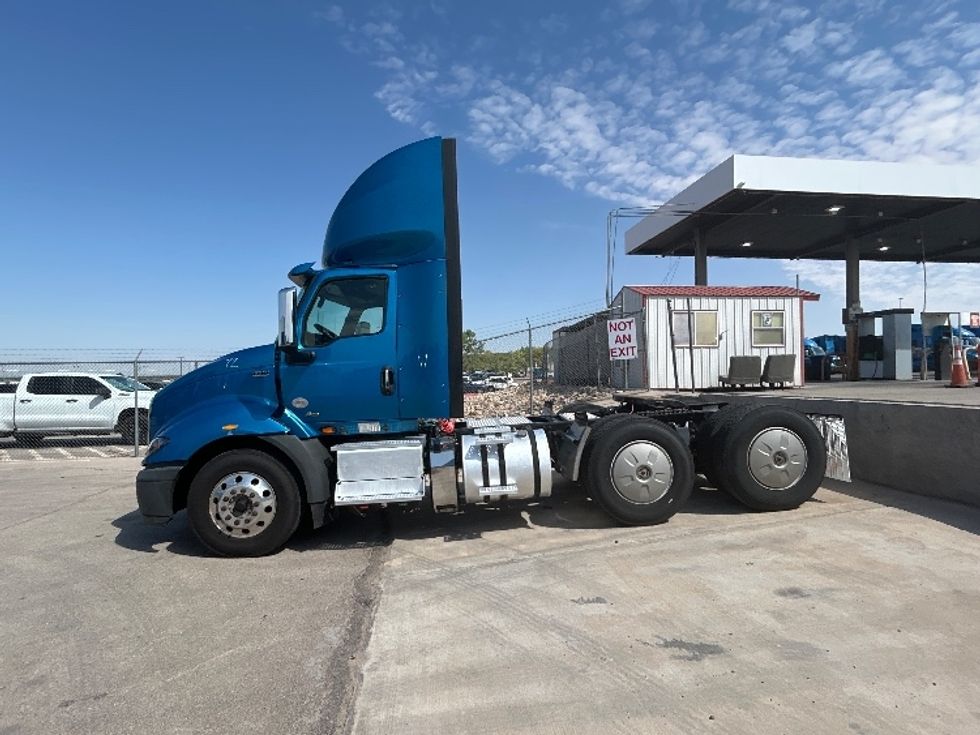 Day Cab Tractor-Heavy Duty Tractors-International-2019-RH613-El Paso-TX-326,792\n\t\tmiles-$ 29,250 - Image 4