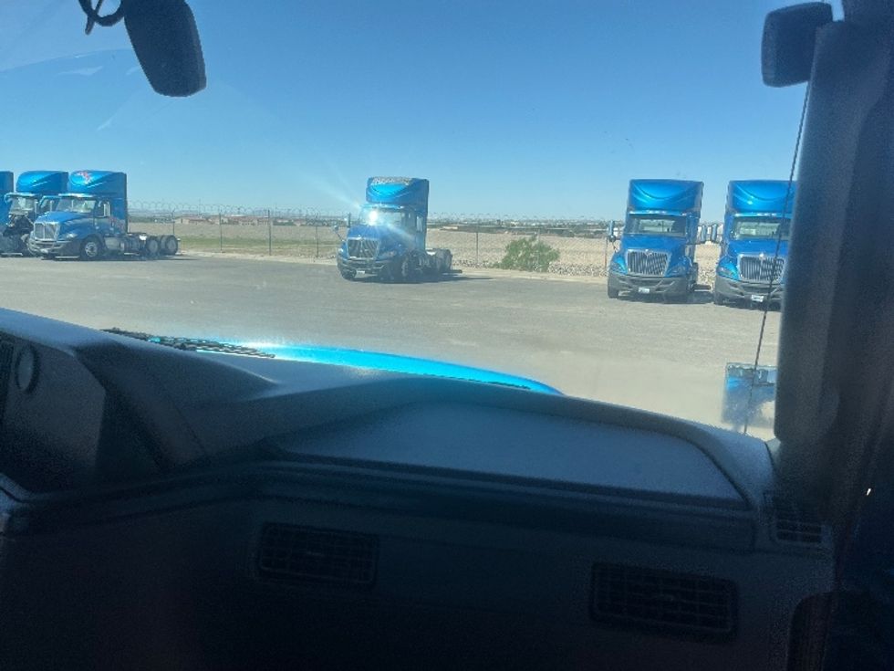 Day Cab Tractor-Heavy Duty Tractors-International-2019-RH613-El Paso-TX-341,658\n\t\tmiles-$ 28,500 - Image 13