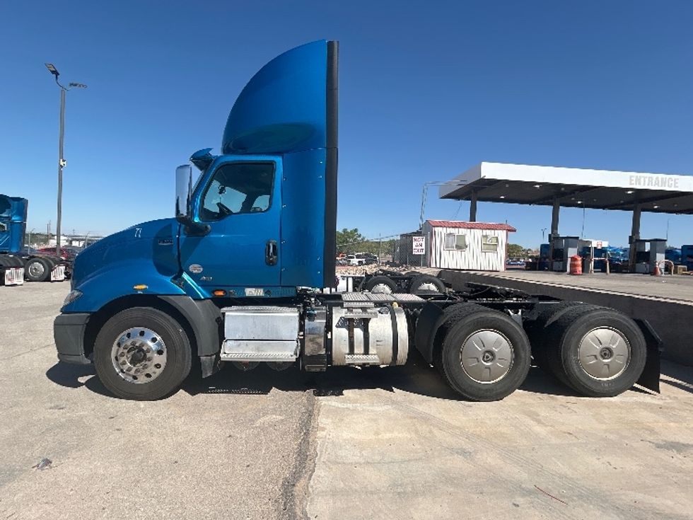 Day Cab Tractor-Heavy Duty Tractors-International-2019-RH613-El Paso-TX-350,840\n\t\tmiles-$ 28,000 - Image 4
