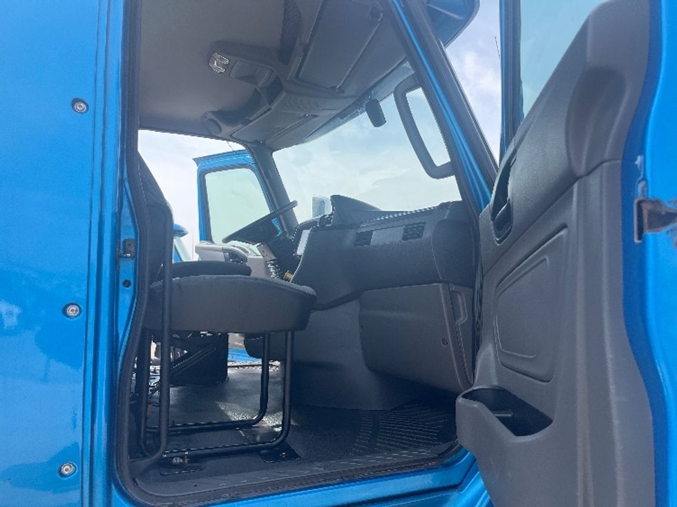 Day Cab Tractor-Heavy Duty Tractors-International-2019-RH613-El Paso-TX-383,547\n\t\tmiles-$ 26,000 - Image 12