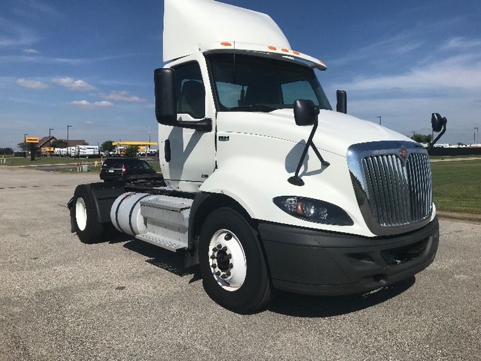 Day Cab Tractor-Heavy Duty Tractors-International-2019-RH613-Evansville-IN-372,348\n\t\tmiles-$ 15,250 - Image 1