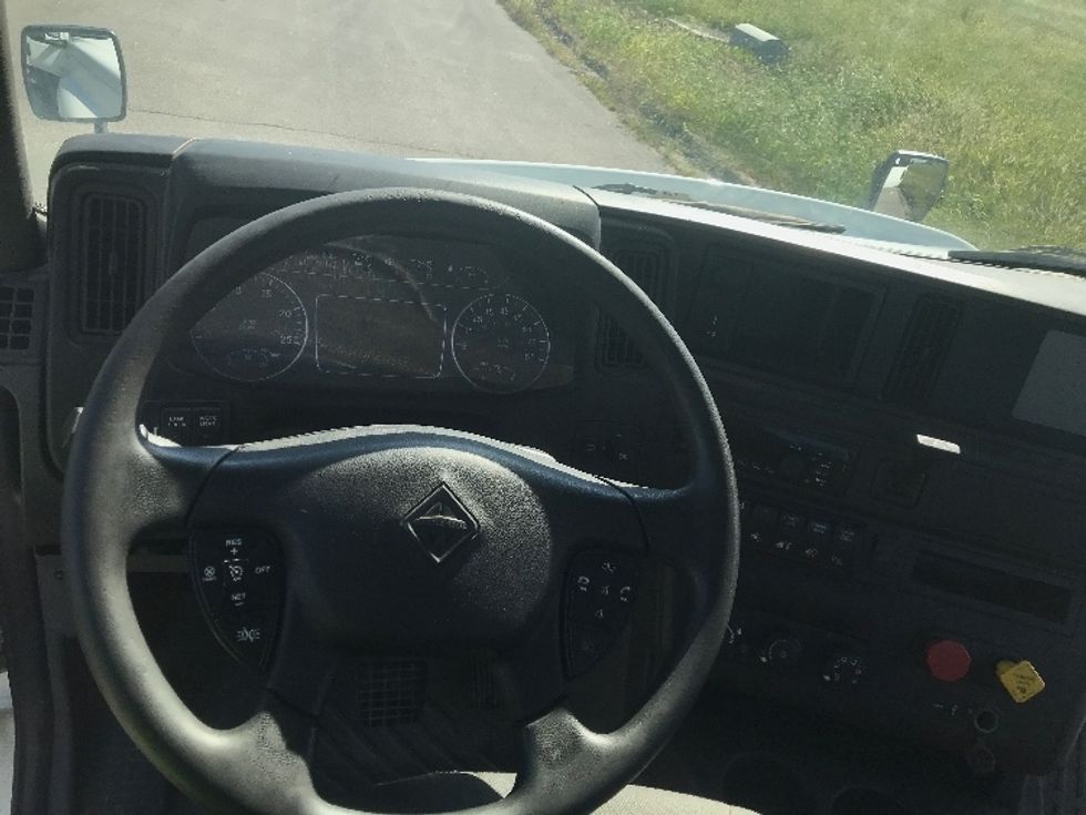 Day Cab Tractor-Heavy Duty Tractors-International-2019-RH613-Evansville-IN-372,348\n\t\tmiles-$ 15,250 - Image 11
