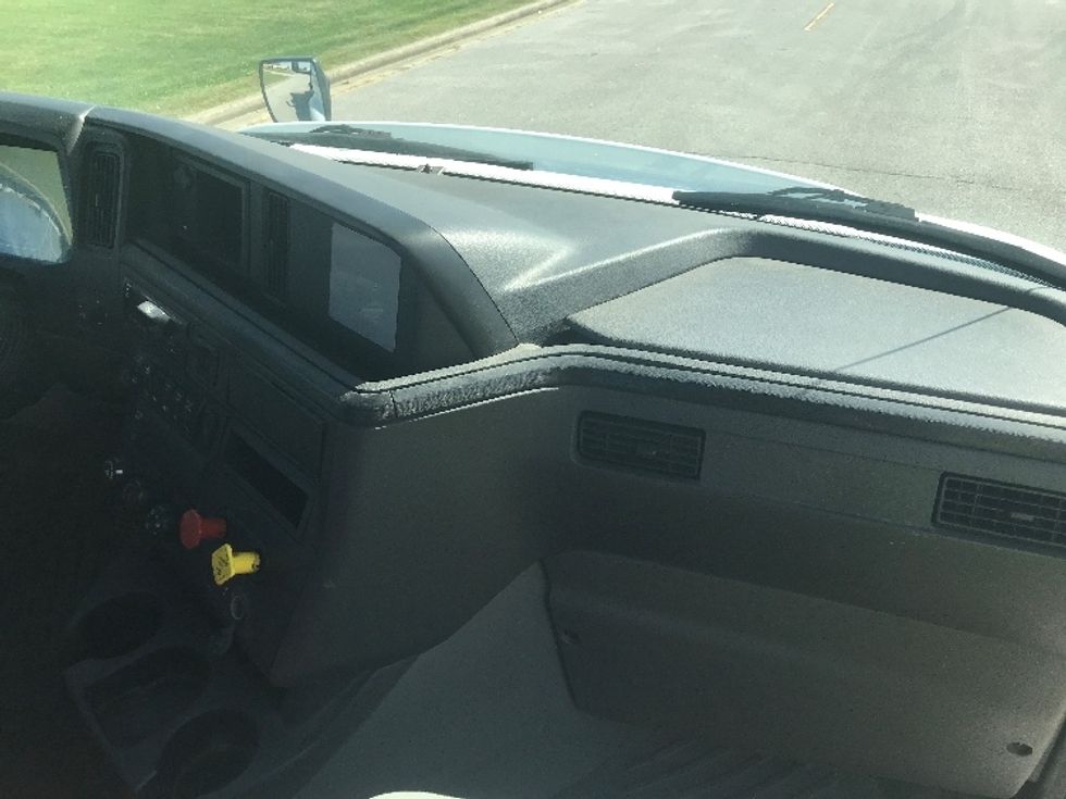 Day Cab Tractor-Heavy Duty Tractors-International-2019-RH613-Evansville-IN-372,348\n\t\tmiles-$ 15,250 - Image 13