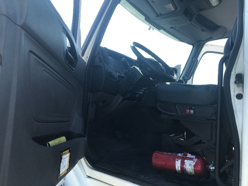 Day Cab Tractor-Heavy Duty Tractors-International-2019-RH613-Evansville-IN-372,348\n\t\tmiles-$ 15,250 - Image 9