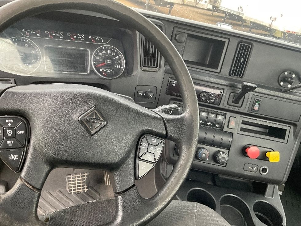 Day Cab Tractor-Heavy Duty Tractors-International-2019-RH613-Evansville-IN-476,111\n\t\tmiles-$ 22,250 - Image 11