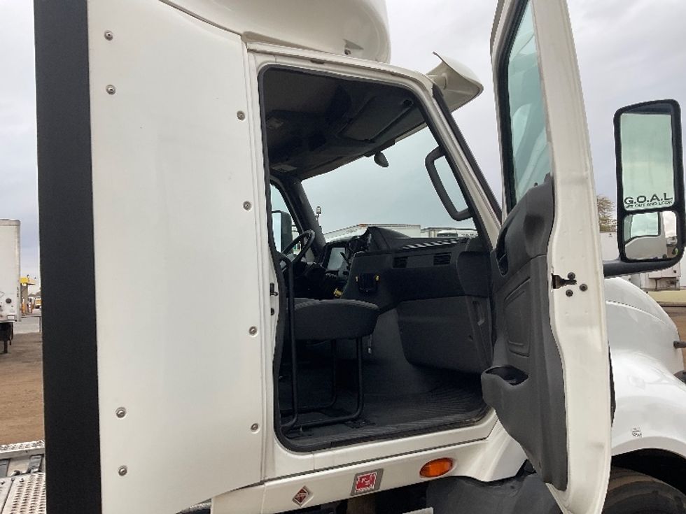 Day Cab Tractor-Heavy Duty Tractors-International-2019-RH613-Evansville-IN-476,111\n\t\tmiles-$ 22,250 - Image 12