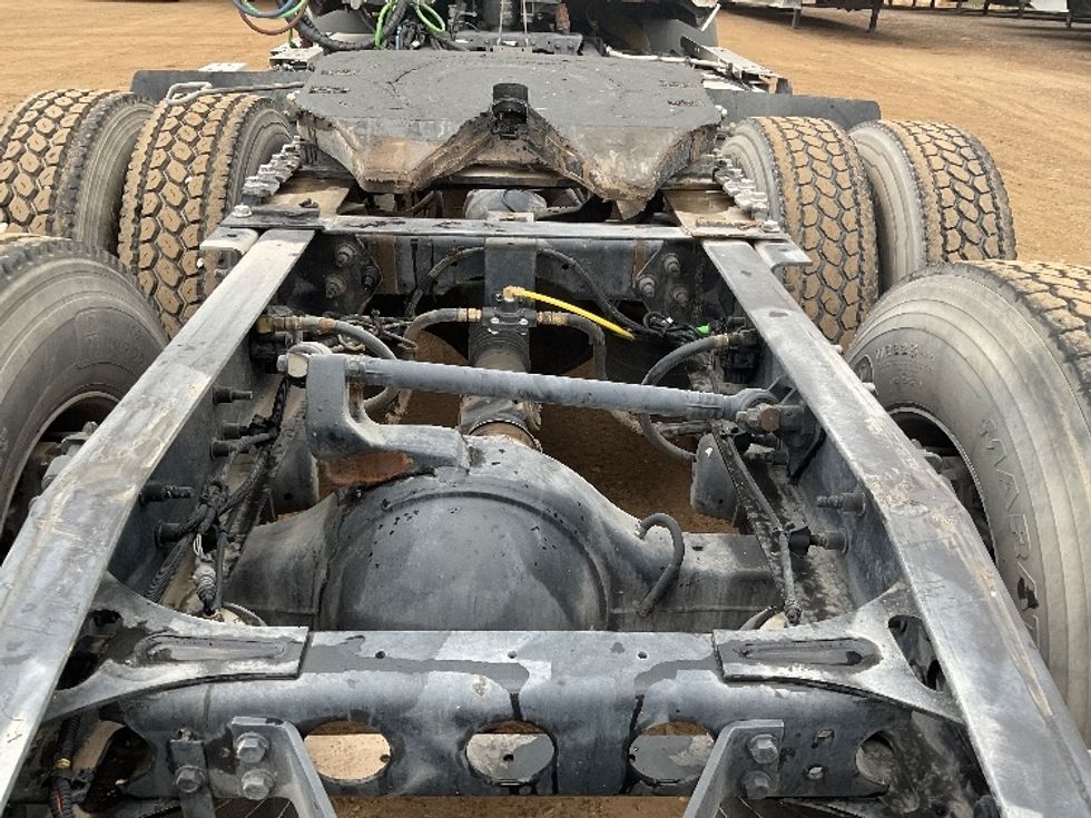 Day Cab Tractor-Heavy Duty Tractors-International-2019-RH613-Evansville-IN-476,111\n\t\tmiles-$ 22,250 - Image 6