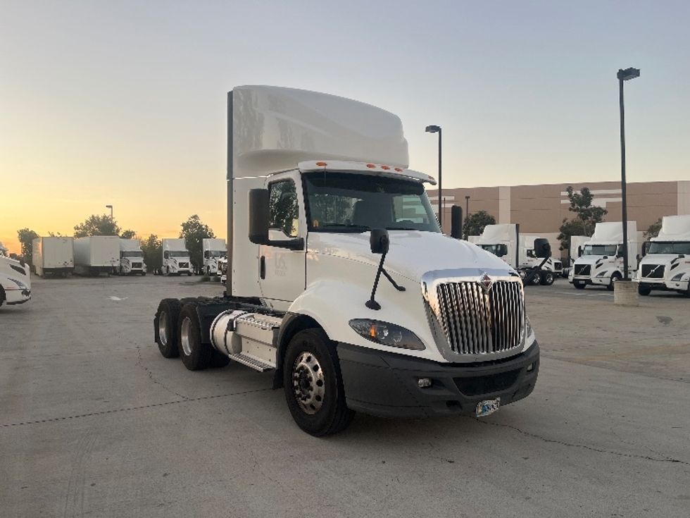Day Cab Tractor-Heavy Duty Tractors-International-2019-RH613-Fontana-CA-454,511\n\t\tmiles-$ 21,000 - Image 1