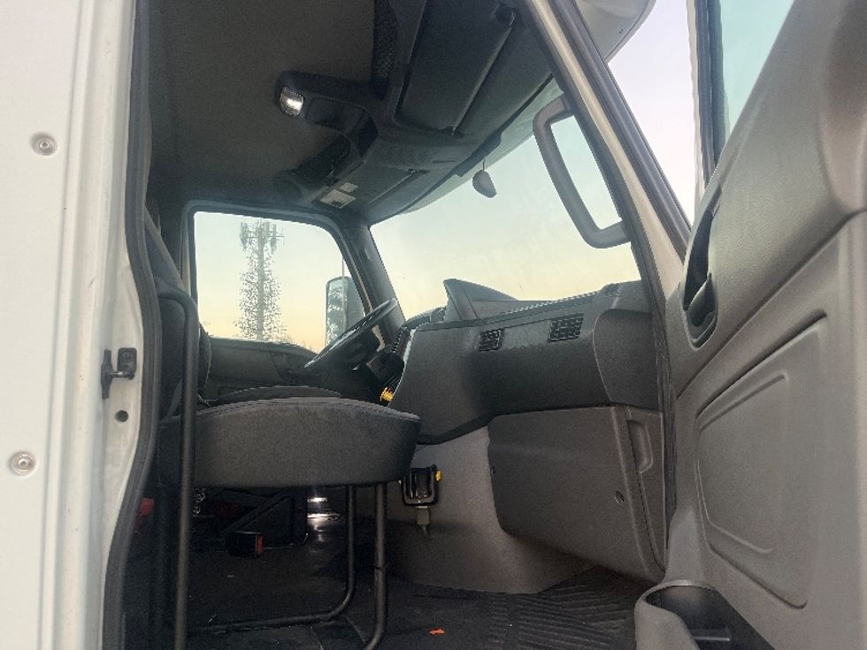 Day Cab Tractor-Heavy Duty Tractors-International-2019-RH613-Fontana-CA-454,511\n\t\tmiles-$ 21,000 - Image 10